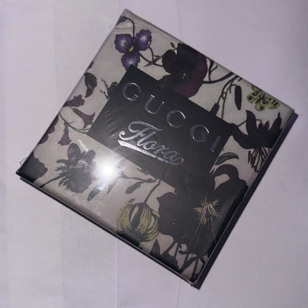 NEW Sealed authentic Gucci Gold Flora compact mirror - Picture 3 of 8